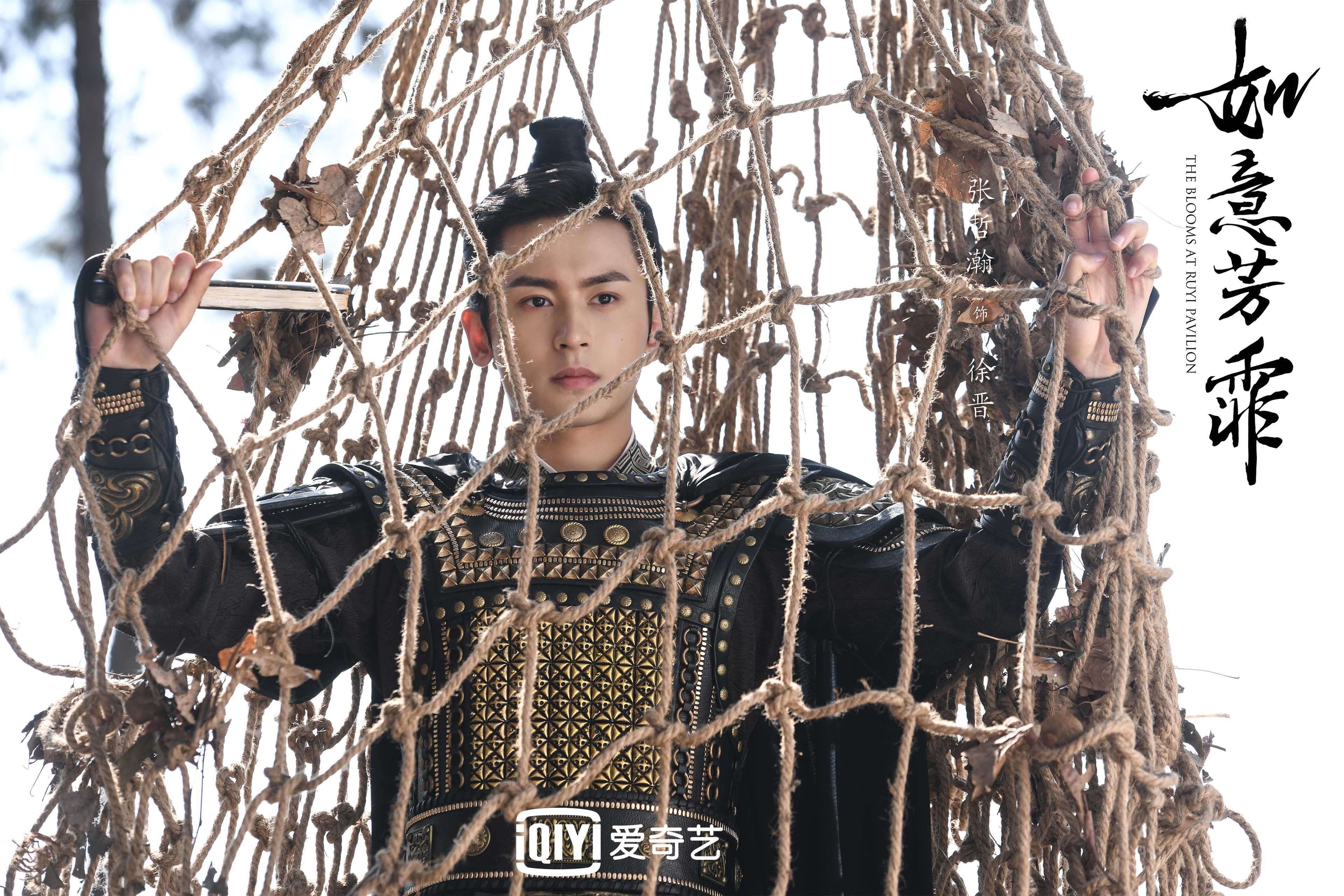 梅西身着红黑衫征服梦剧场，一场友谊赛为何价值连城？